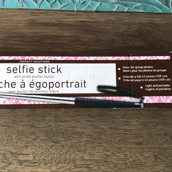 Perfect Solutions Selfie Stick with Wired Shutter Button - Picture 2 of 7